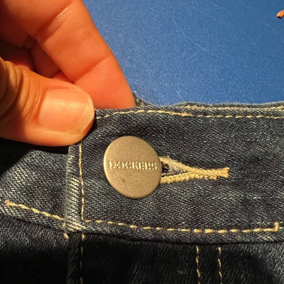 Vintage Dockers Women's High Waisted Pleaded Dark Wash Denim Shorts Size 12 - Picture 3 of 4